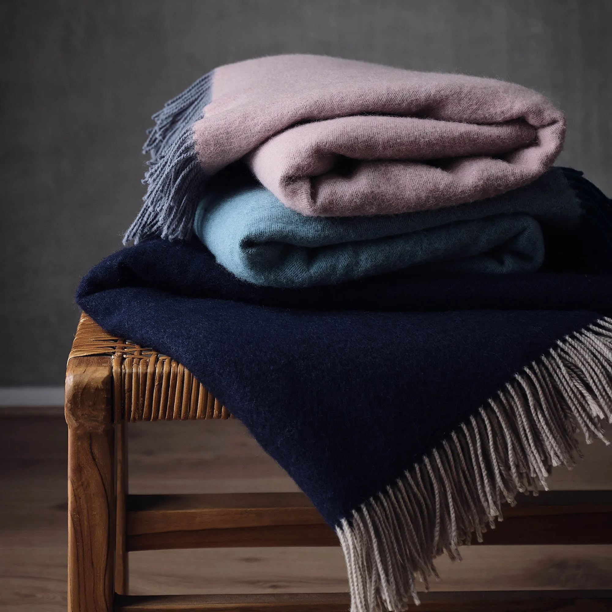Jonava Merino Wool Blanket [Dark blue/Natural]